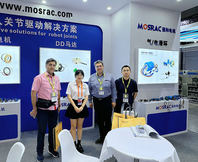 加拿大客戶來到強和電機（Mosrac）展位.jpg